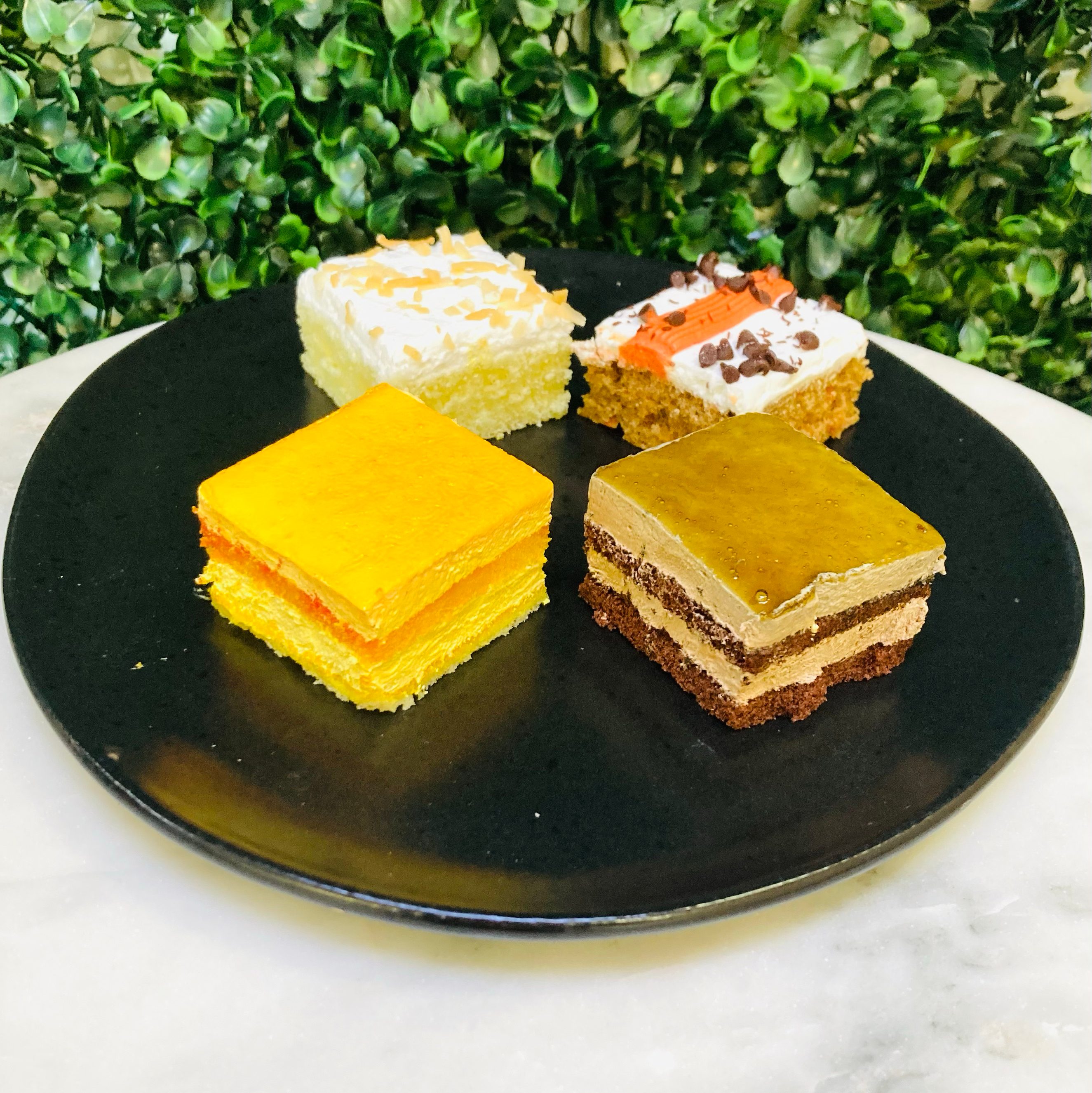 Mini Cakes: Choose Your Flavors: Total (4PCS).