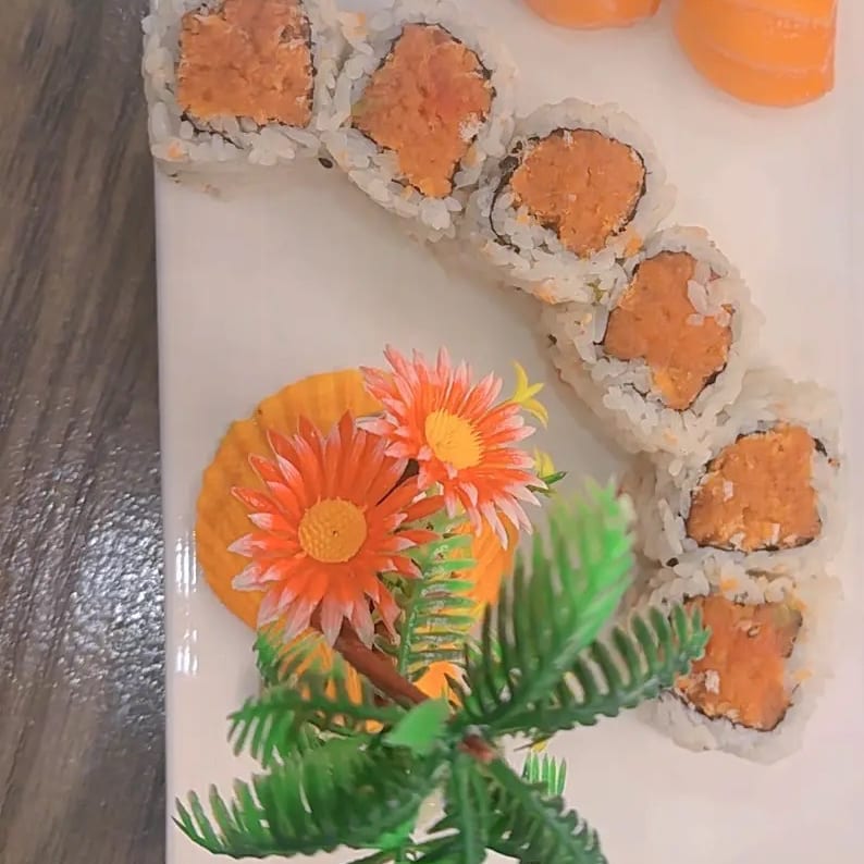 Spicy Salmon Roll.