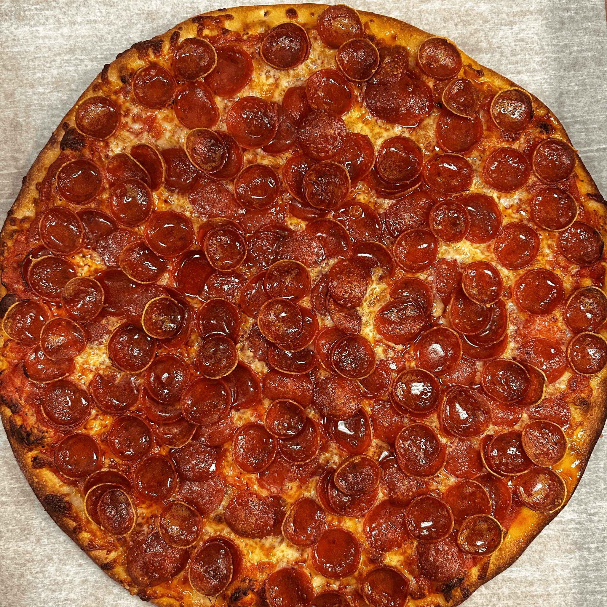 16” Hot Honey Chicago Tavern Pie.