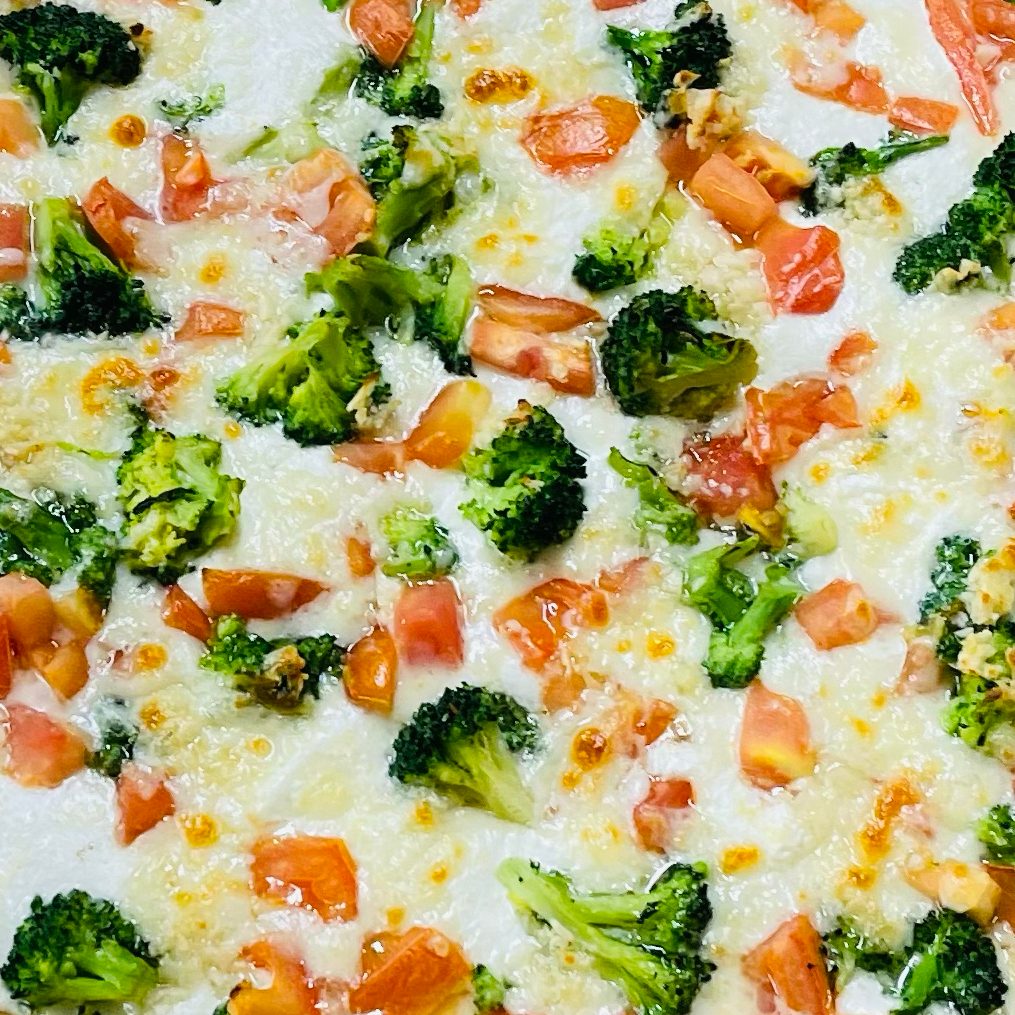 Sicilian White with Broccoli, Garlic & Tomatoes Pizza.