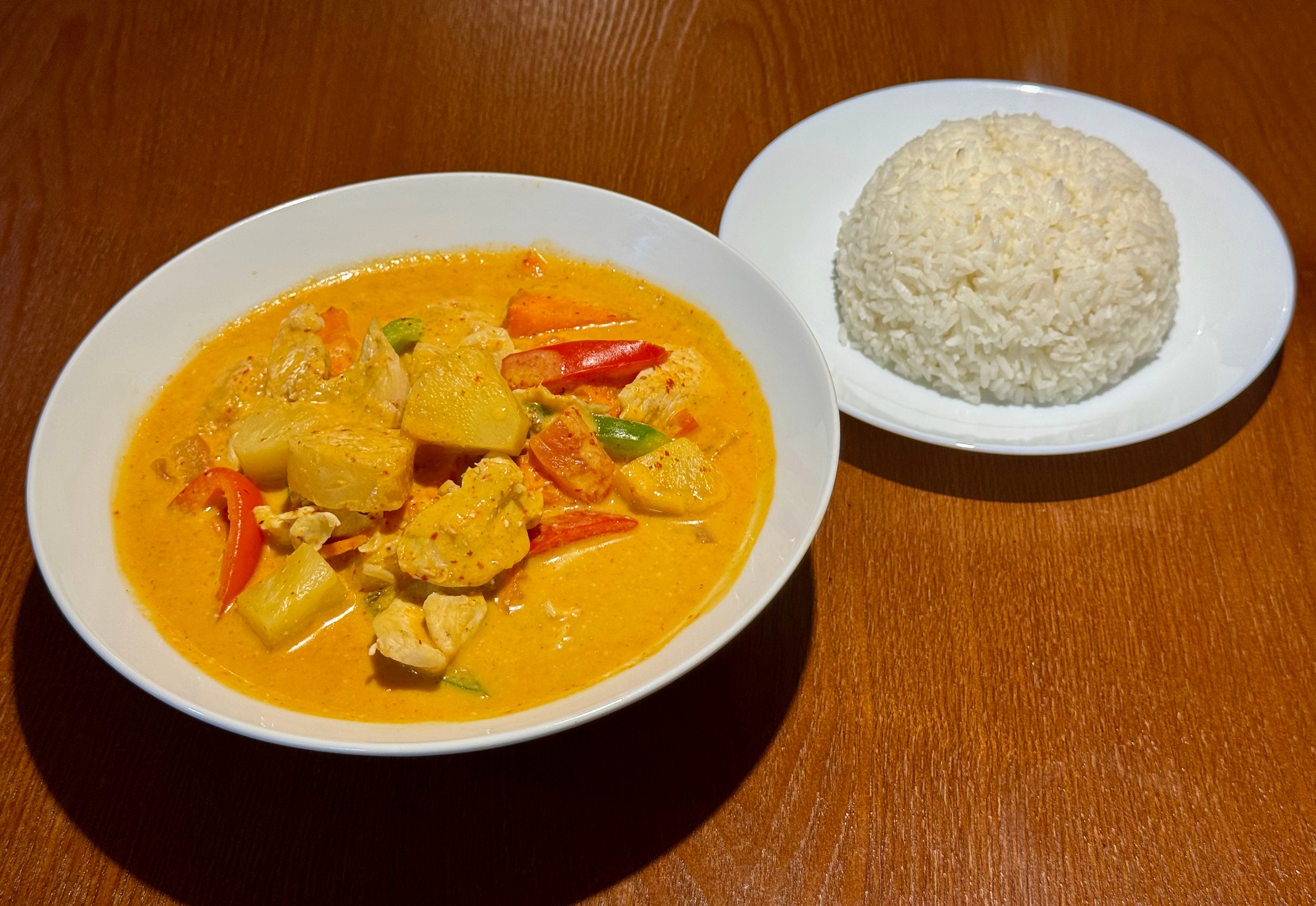 (L) Pineapple Curry.