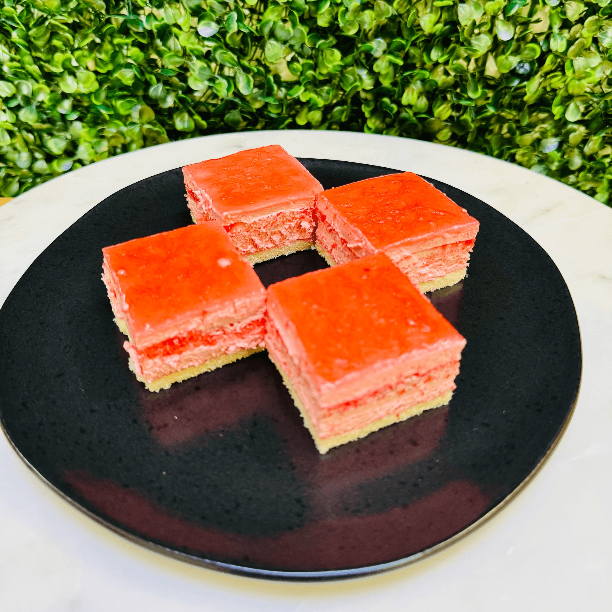 Mini Raspberry Mousse Cake (4 PCS).