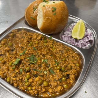 Chicken Keema Pav
