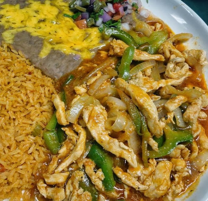 (L) Chicken Carnitas.