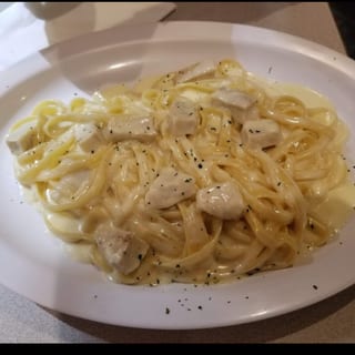 Fettuccini Alfredo w/ grilled chicken