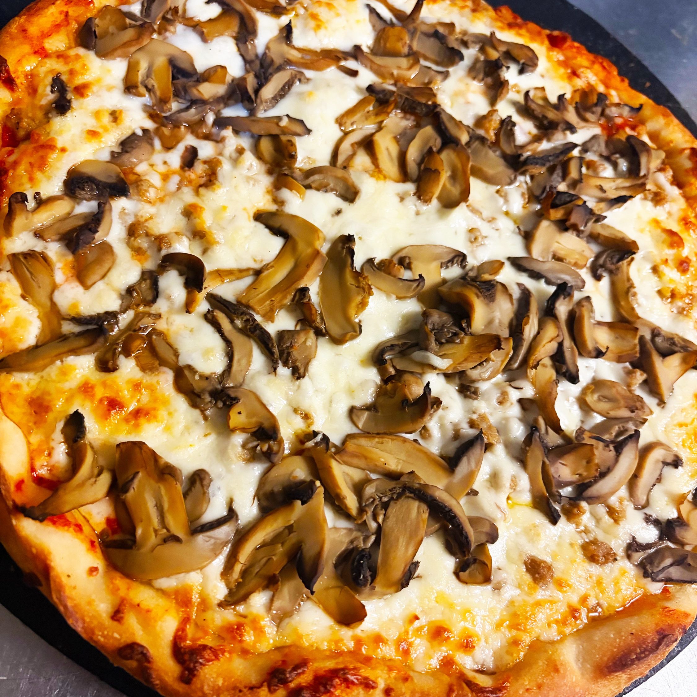 Medium Traditional Pizza.