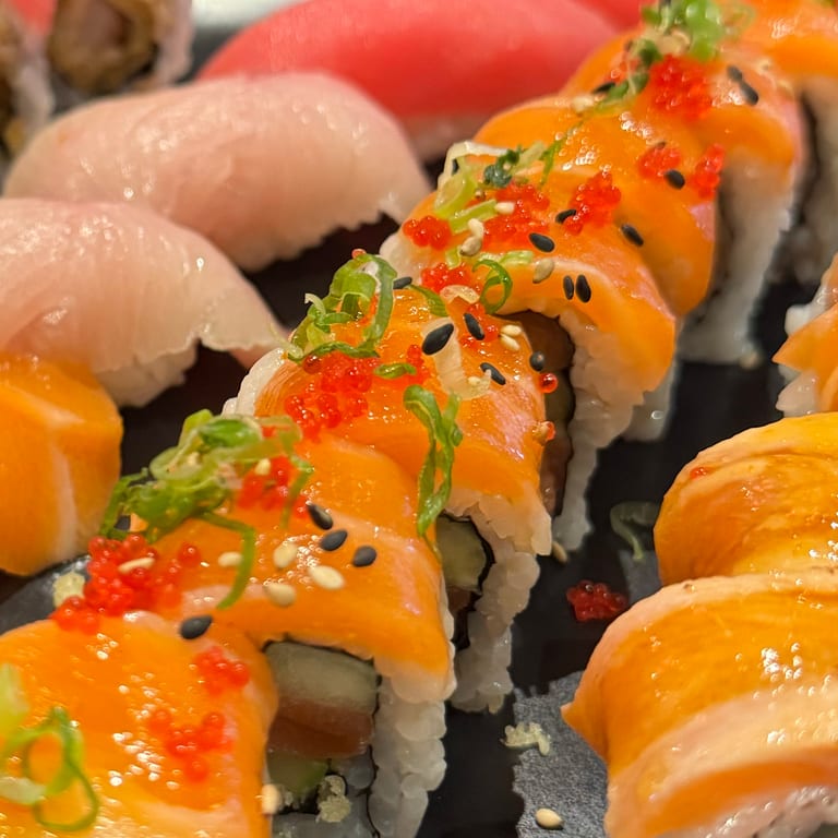 Delicious Dragon Roll: A Sushi Favorite