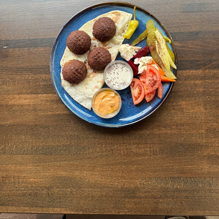 Delicious Gyros: A Mediterranean Delight