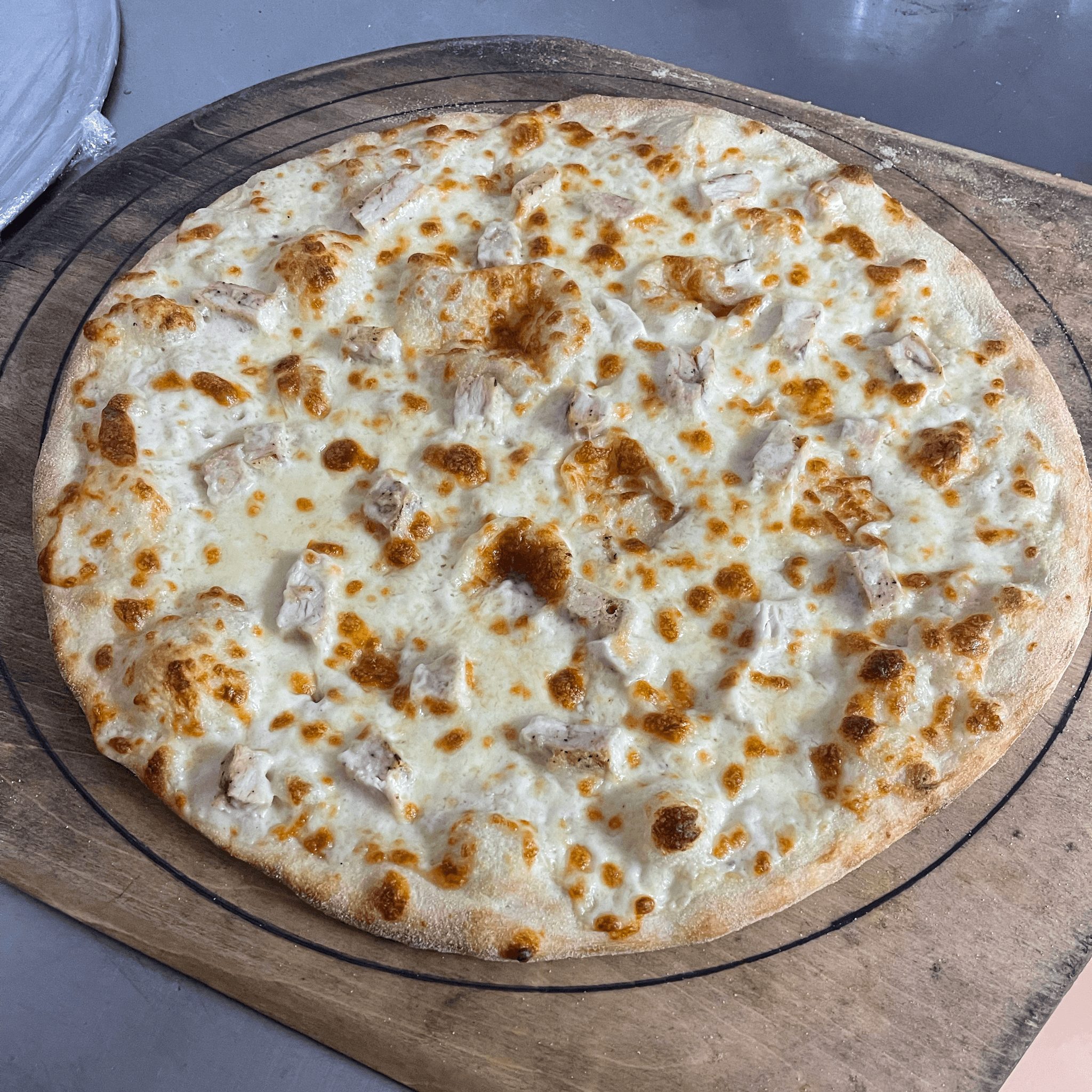 16' Grilled Chicken Alfredo Pizza With Bacon.