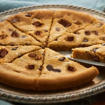 Housemade Chocolate Chip Cookie 8".