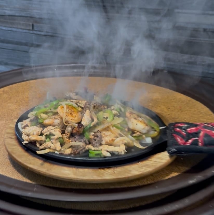 D19 Cielo, Mar Y Tierra (Sky, Sea & Land Fajitas).