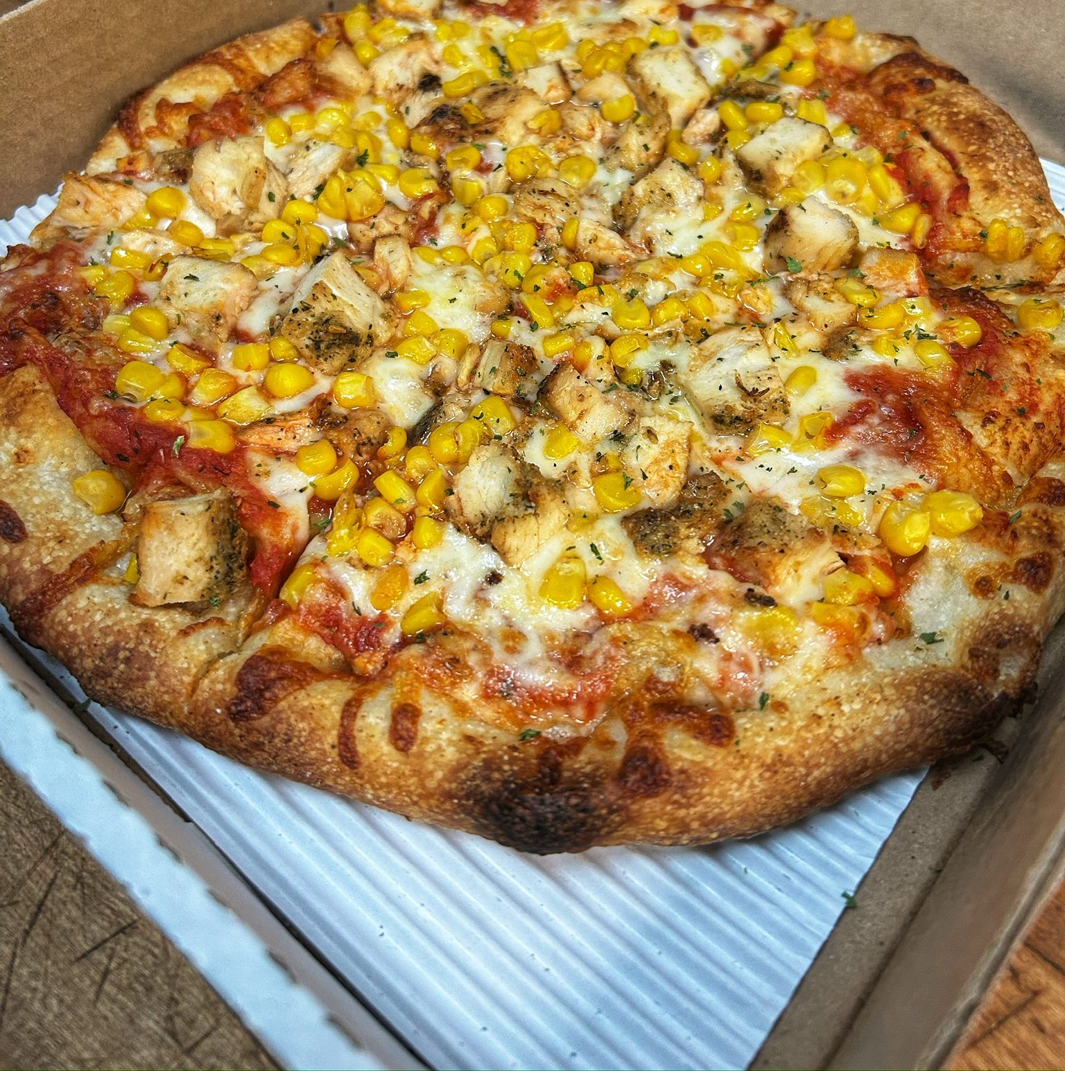Large Grilled Chicken and Sweet Corn Pizza.
