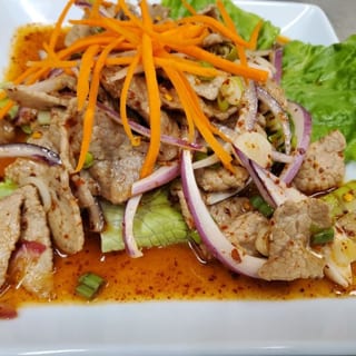 S10 Yum Nua (Spicy Beef Salad)