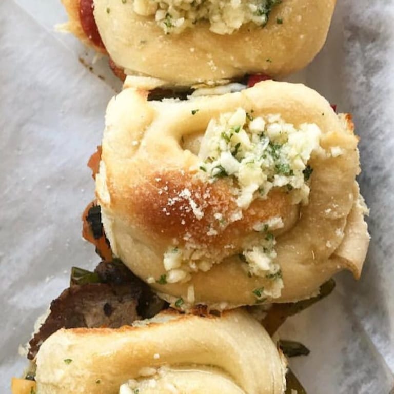 Delicious Garlic Knots: A Must-Try Italian Appetizer