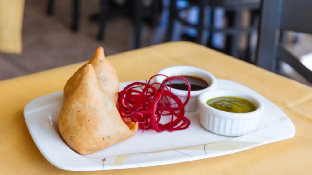 Vegetable Samosa (2 Pieces).