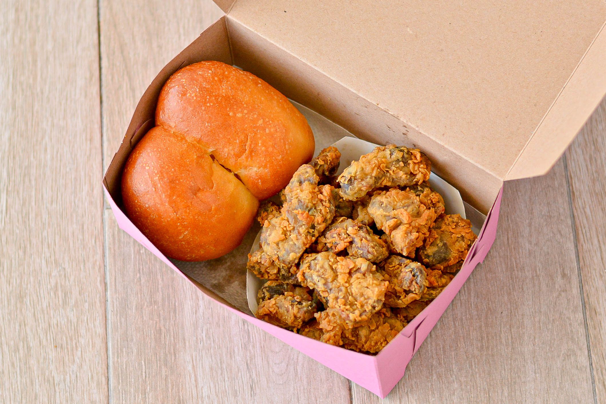 8 Piece Gizzard & Roll.