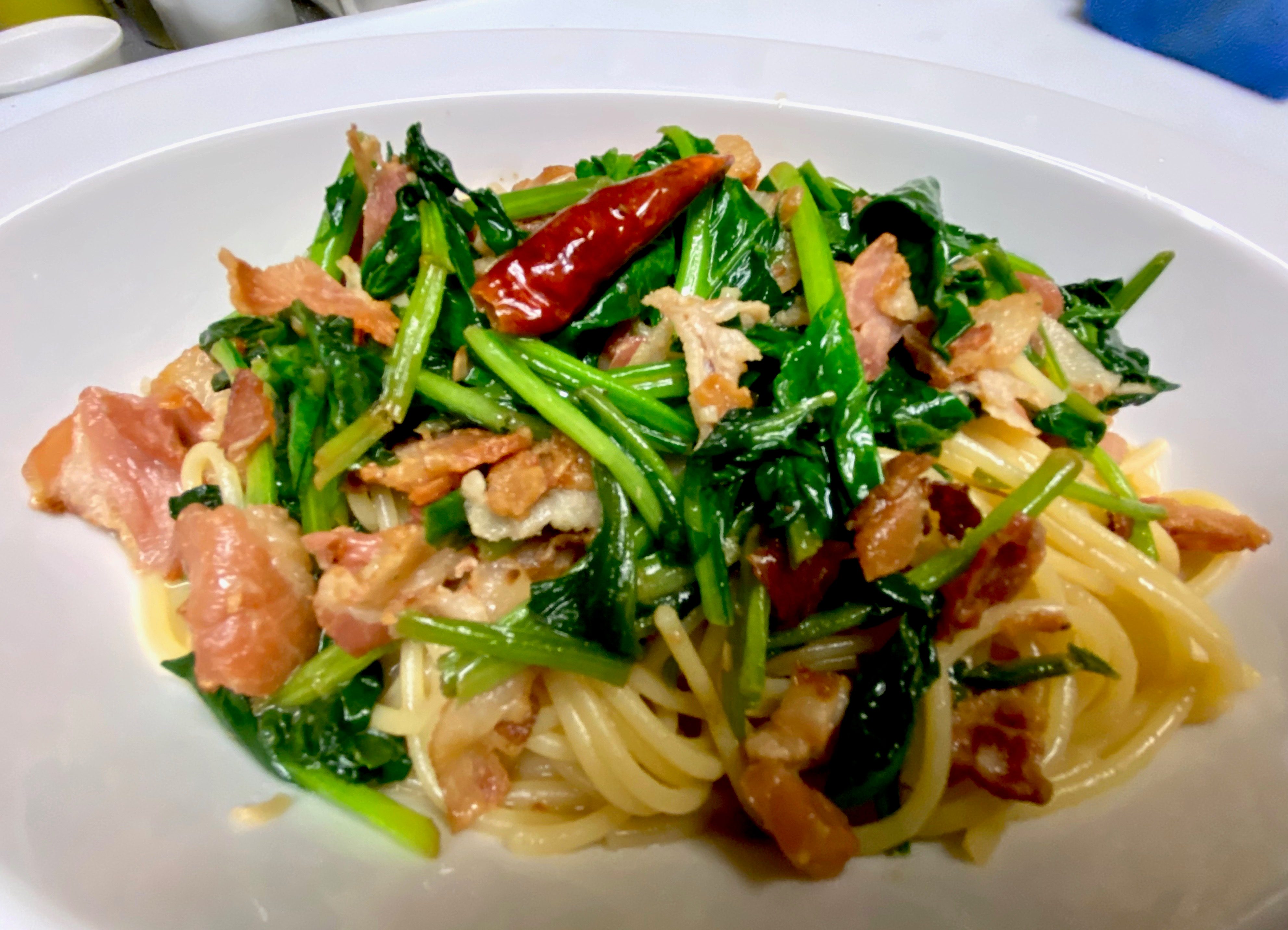 Spicy Garlic, Spinach & Bacon.