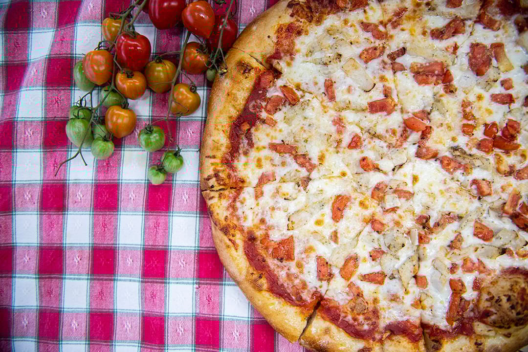 XL | Grilled Chicken Pizza.