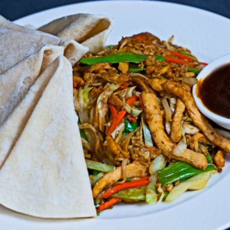 Delicious Thai Cuisine: Spicy Noodles, Curry, Spring Rolls