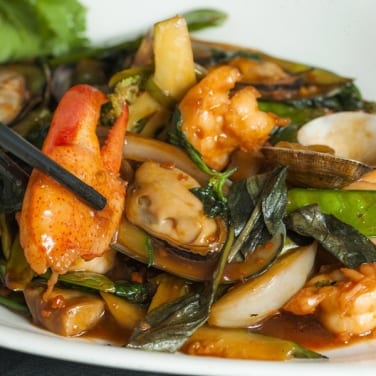 L27. Mixed Seafood with Fresh Basil.