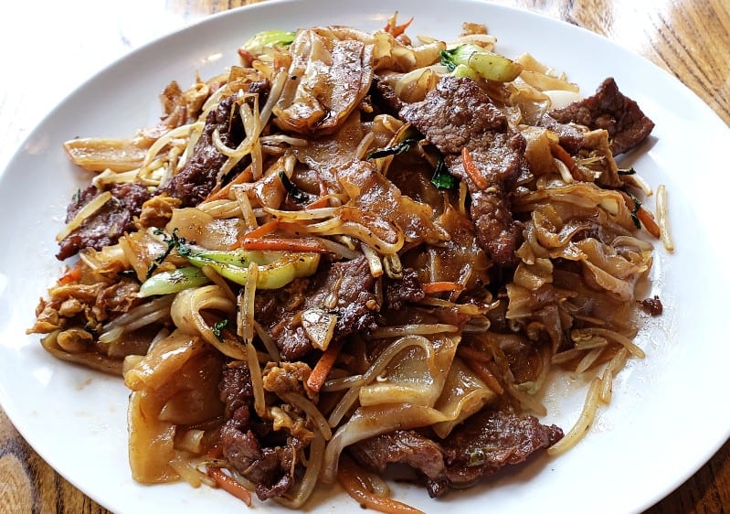 F2B. Sautéed Beef Ho Fun.