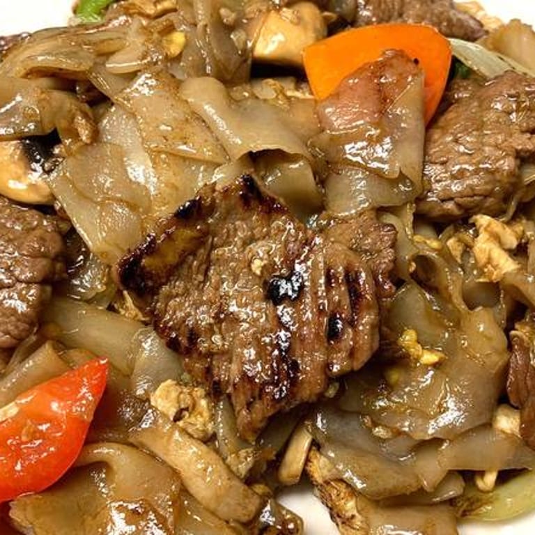 Delicious Chow Mein: Thai and Asian Noodle Specialties