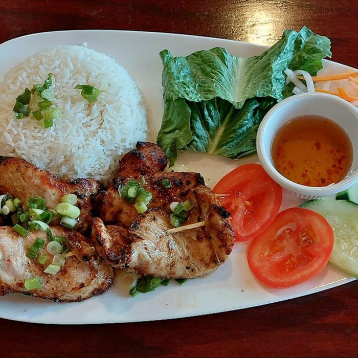 R4. Rice With Grilled Chicken (Com Ga Nuong).