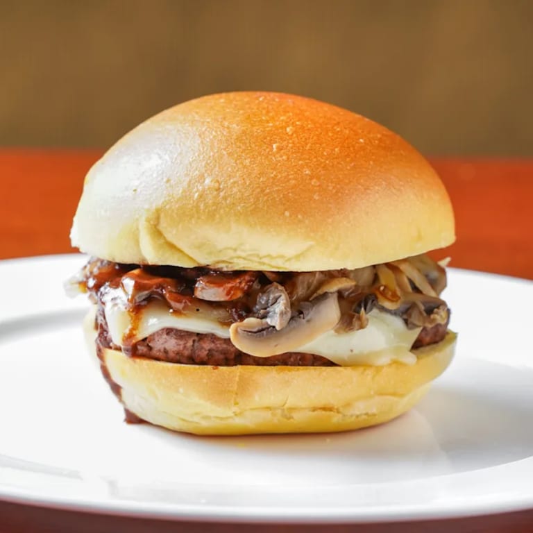 Juicy Burgers: American Classics and More