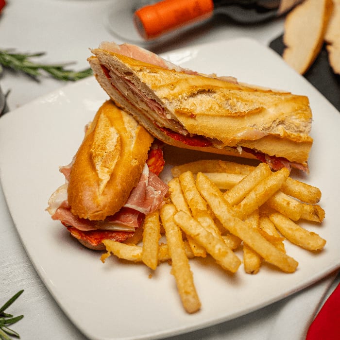 Bocata De Jamón Y Queso Cabrales.