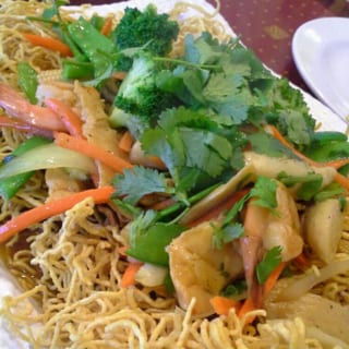 21. Mi Xào Dòn / Fried Egg Noodle Mix with Vegetable