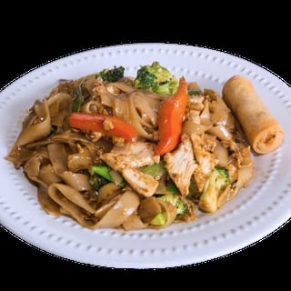 Pad See Ew (Sweet Soy Sauce Flat Noodle) 