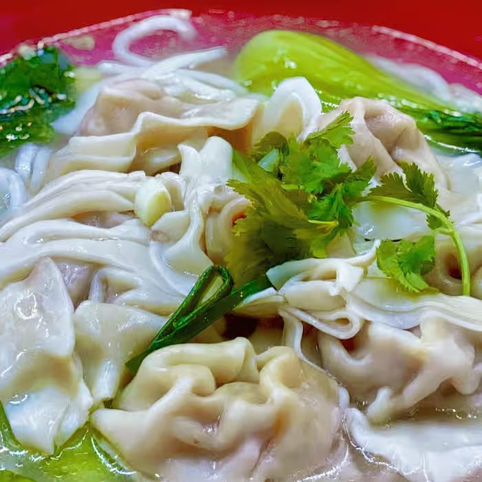N18. Shrimp Wonton Noodle Soup 鮮蝦餛飩麵.