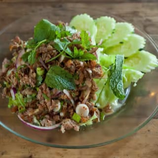 Larb Bpet