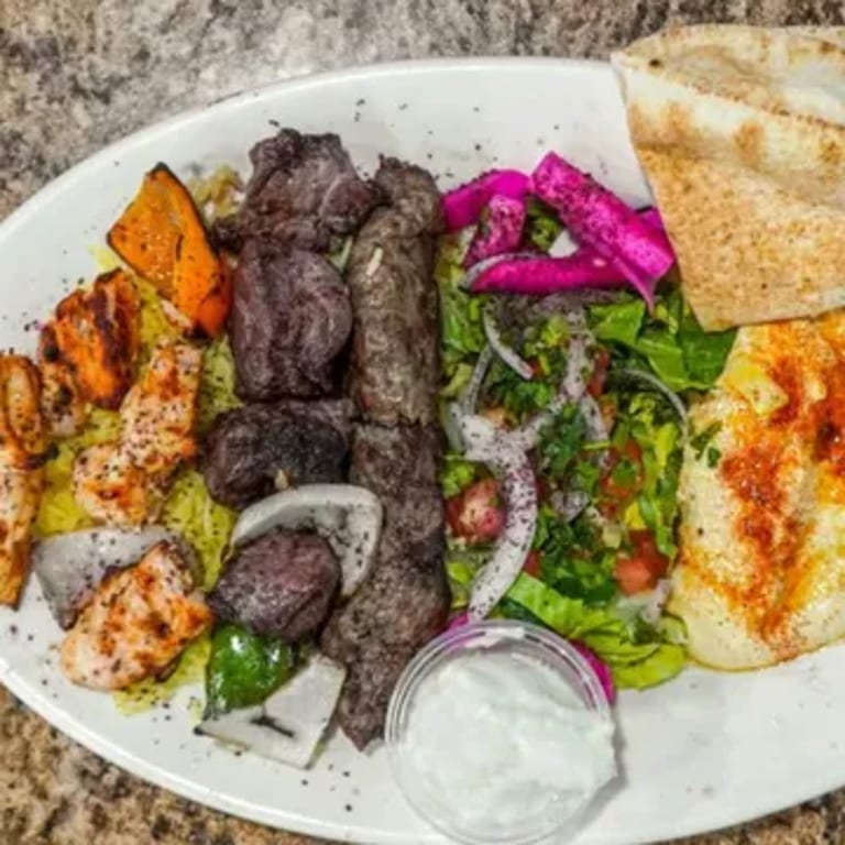 Delicious Chicken Wraps: A Mediterranean Twist