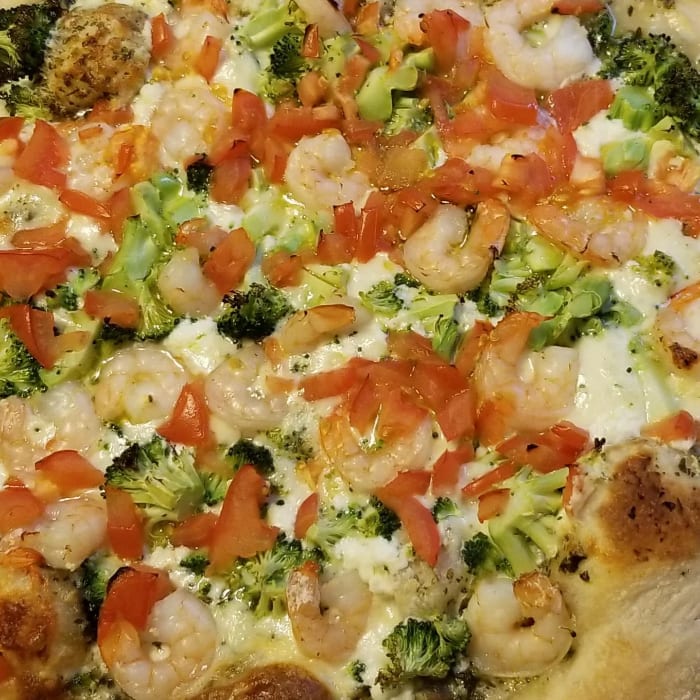 10" Shrimp Primavera Pizza.