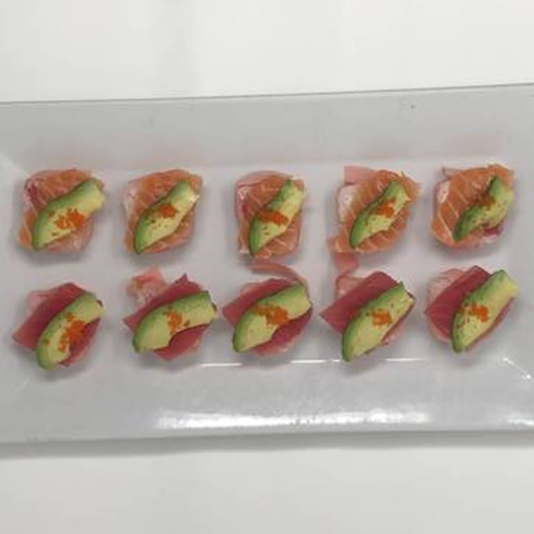 Dynamite Roll: A Sushi Sensation