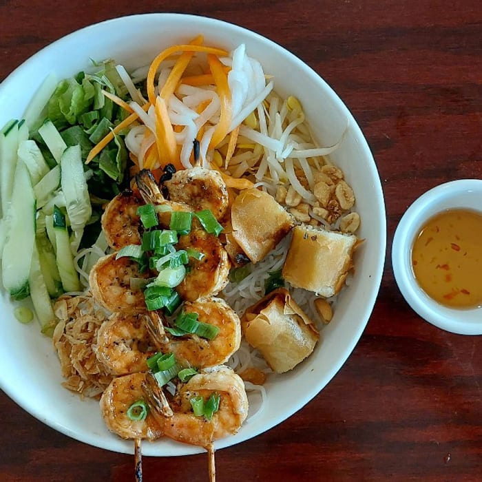 V9. Grilled Shrimp Vermicelli and Spring Roll (Bun tom cha gio).