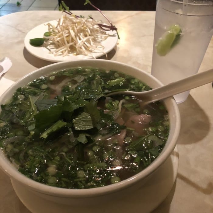 P6. Phở Tái Gầu Gân Sách.