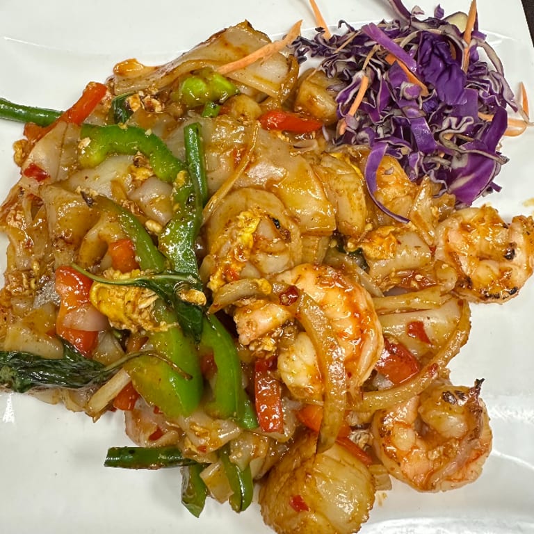 Spicy Drunken Noodles: Thai Noodle Delight