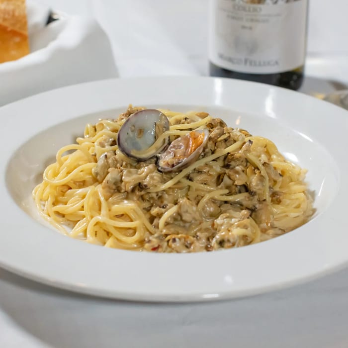 Linguine alla vongole.
