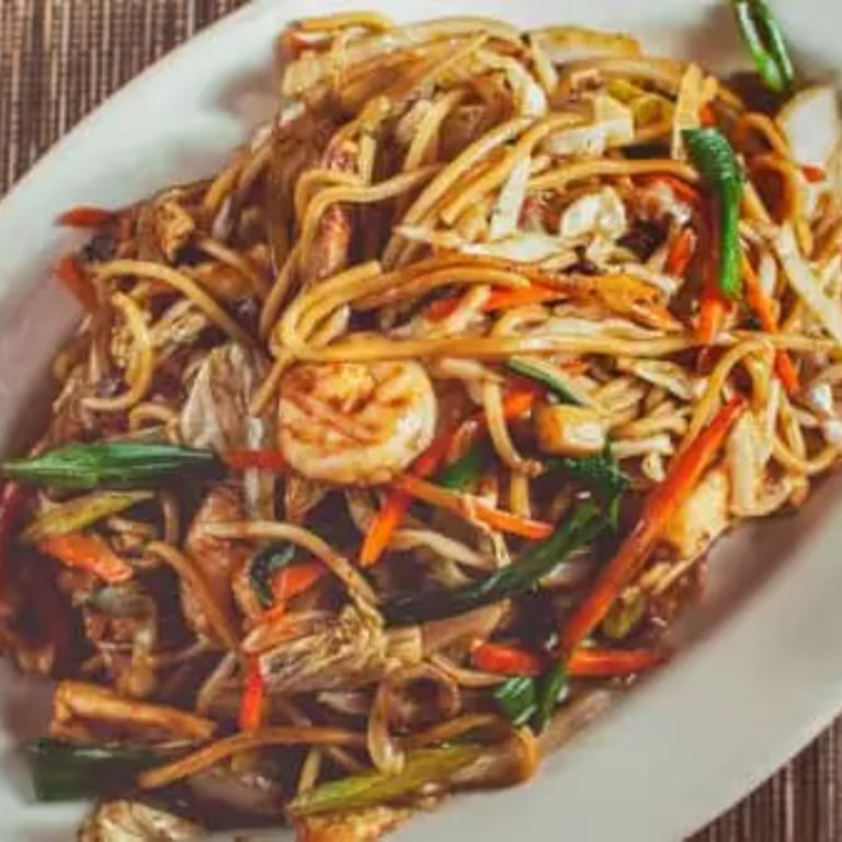 Delicious Lo Mein and Noodle Specialties