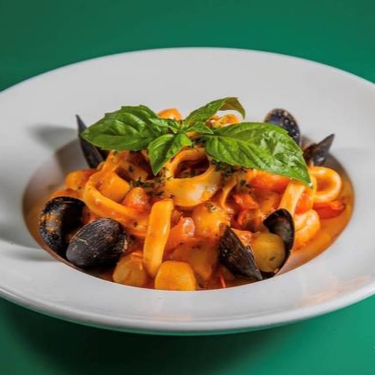 Delicious Fried Calamari and Italian Favorites