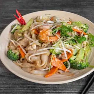 Combination Chow Fun (Hu Tiu Xao Thap Cam) #54