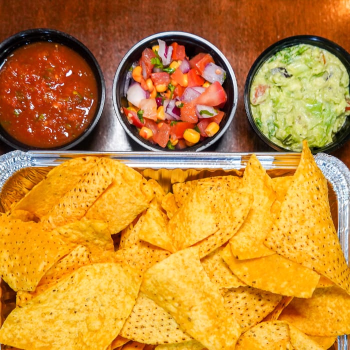 Dip Trio & Chips.