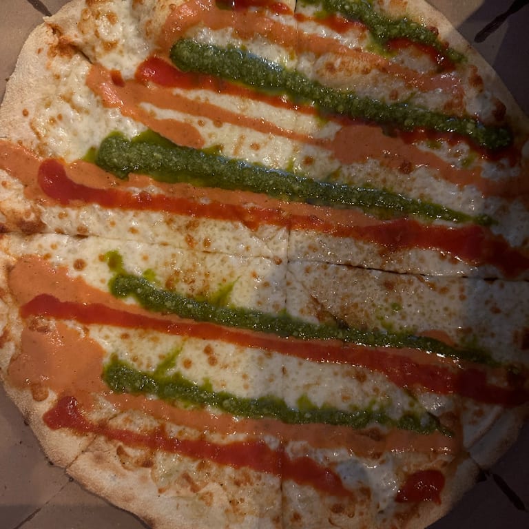 Buffalo Chicken Pizza: A Spicy Slice Favorite