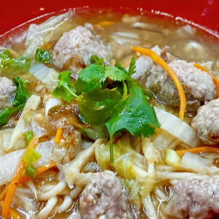 N05. Taiwanese Meatball Noodle Soup 沙茶肉羹麵.