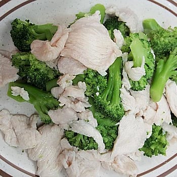 Steamed Chicken with Broccoli (PT).