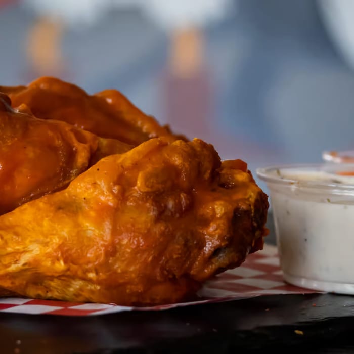 Wingin Clucker (12 Pieces).