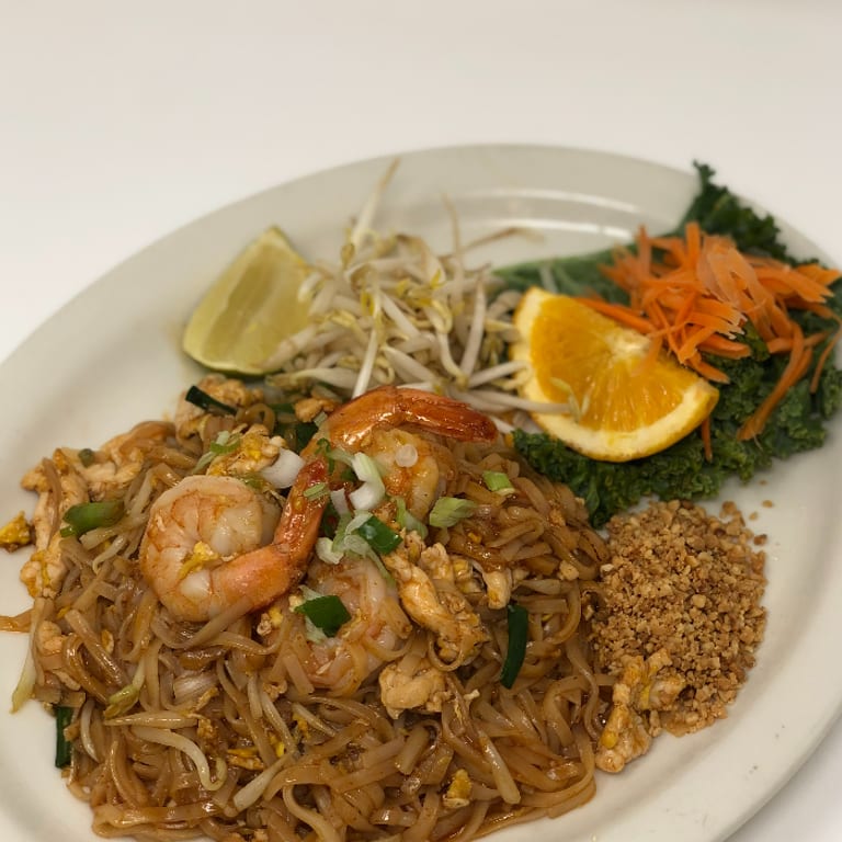 Fresh Seafood Delights: Thai and Asian Cuisine